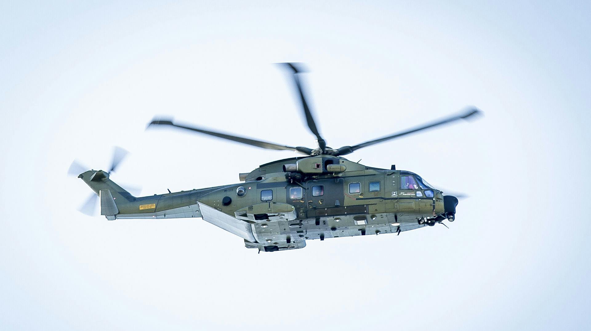 En redningshelikopter er tirsdag blevet sendt i luften for at lede efter en savnet mand til søs ud for Skagen.