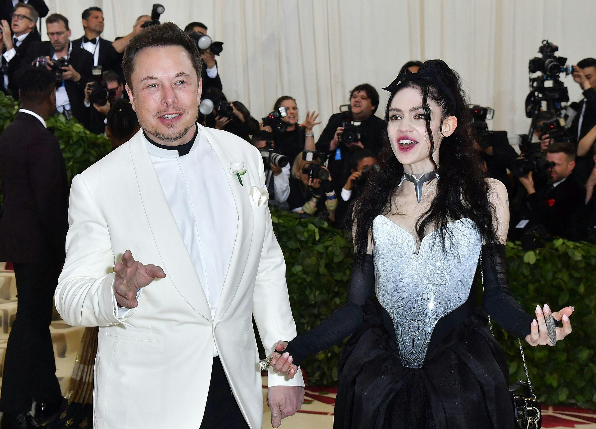 Elon Musk og Grimes fotograferet til Met Gala i 2018.