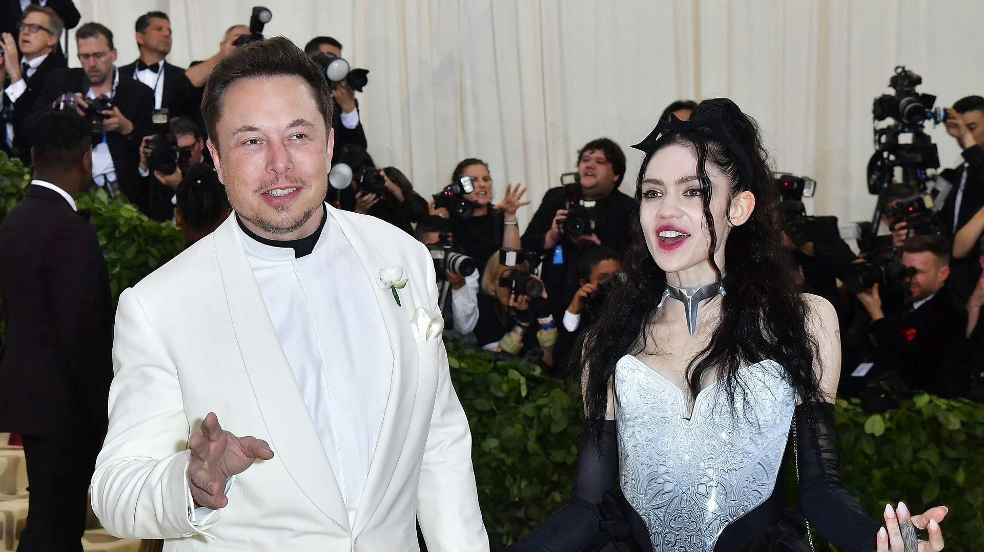 Elon Musk og Grimes fotograferet til Met Gala i 2018.
