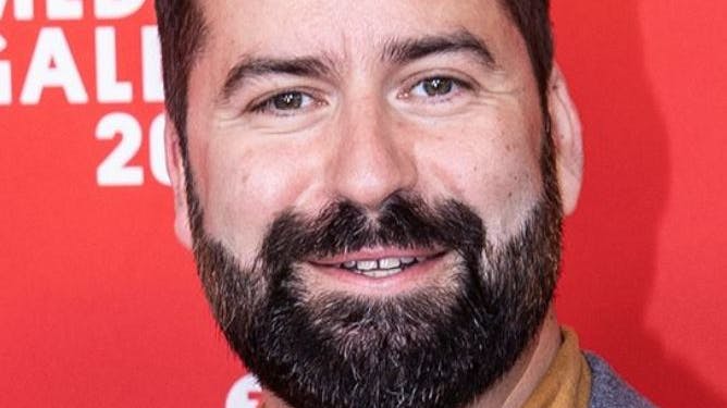 Standupperen Anders Grau sælger Amager-boligen.