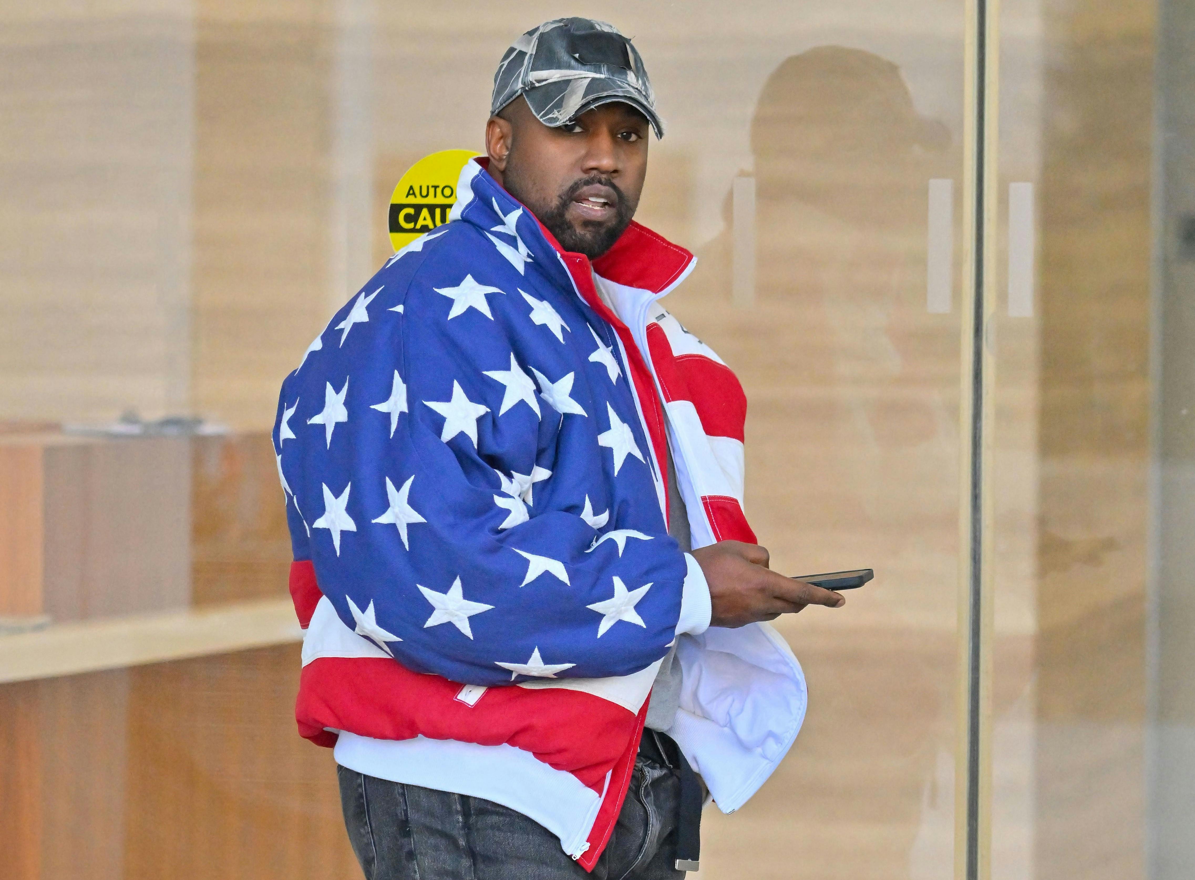 Det kan godt være, han er udskældt for tiden. Men Kanye regner med amerikanernes stemmer, når der skal vælges en præsident i 2024