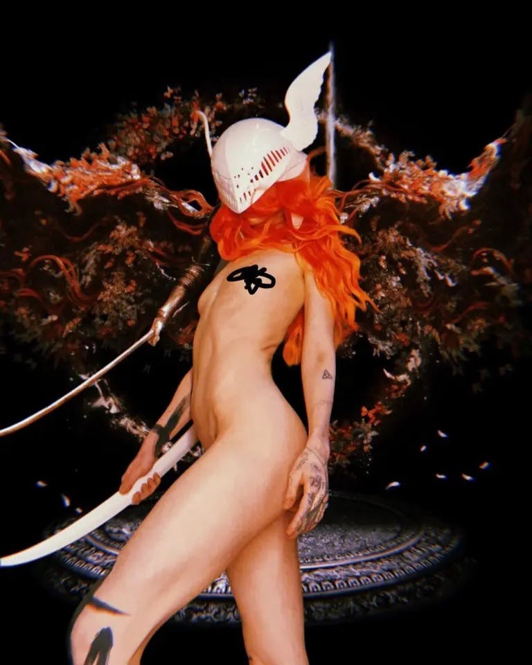 Her ses Grimes' kostume til Halloween.