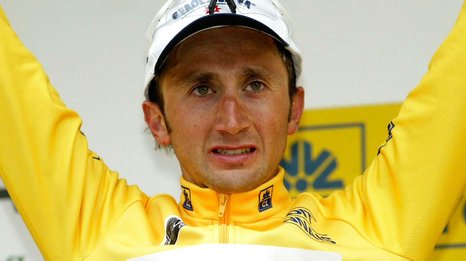Davide Rebellin er død i en trafikulykke 51 år. På billedet ses han i 2003 i løbet Paris-Niece efter en etapesejr.