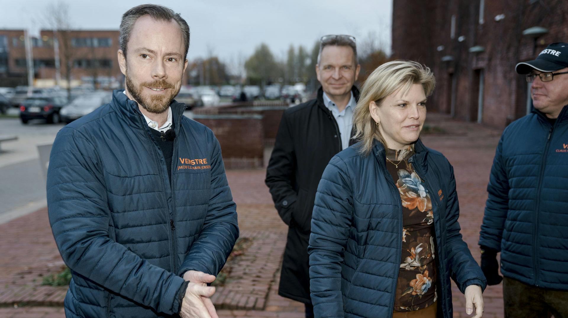 Pernille Beckmann, der er borgmester i Greve, fandt mandag aften en flaske med papir i, der var smut ind i brandbar væske. Nu skal sikkerheden omkring hende og familien øges, skriver hun på Facebook.