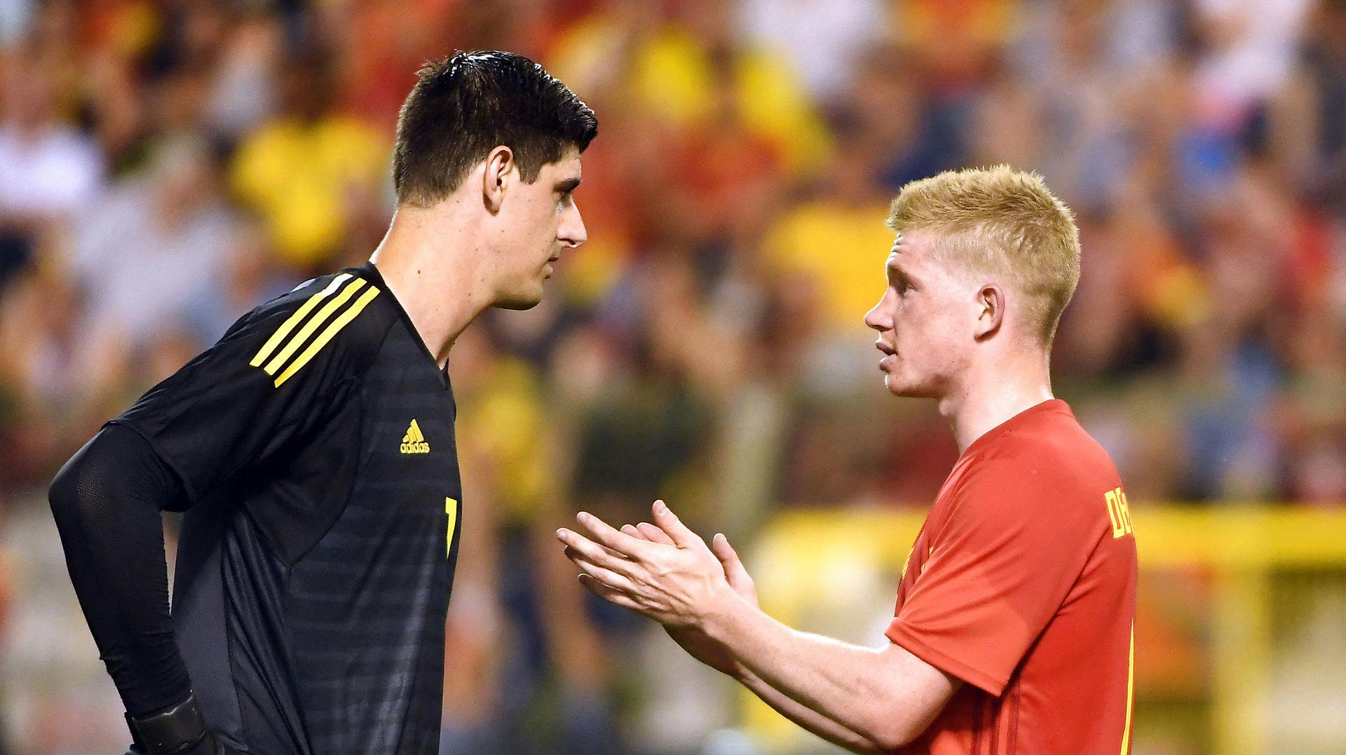 Thibaut Courtois (tv.) var sammen med med Caroline Lijnen, mens Kevin De Bruyne (th.) var kærester med hende.