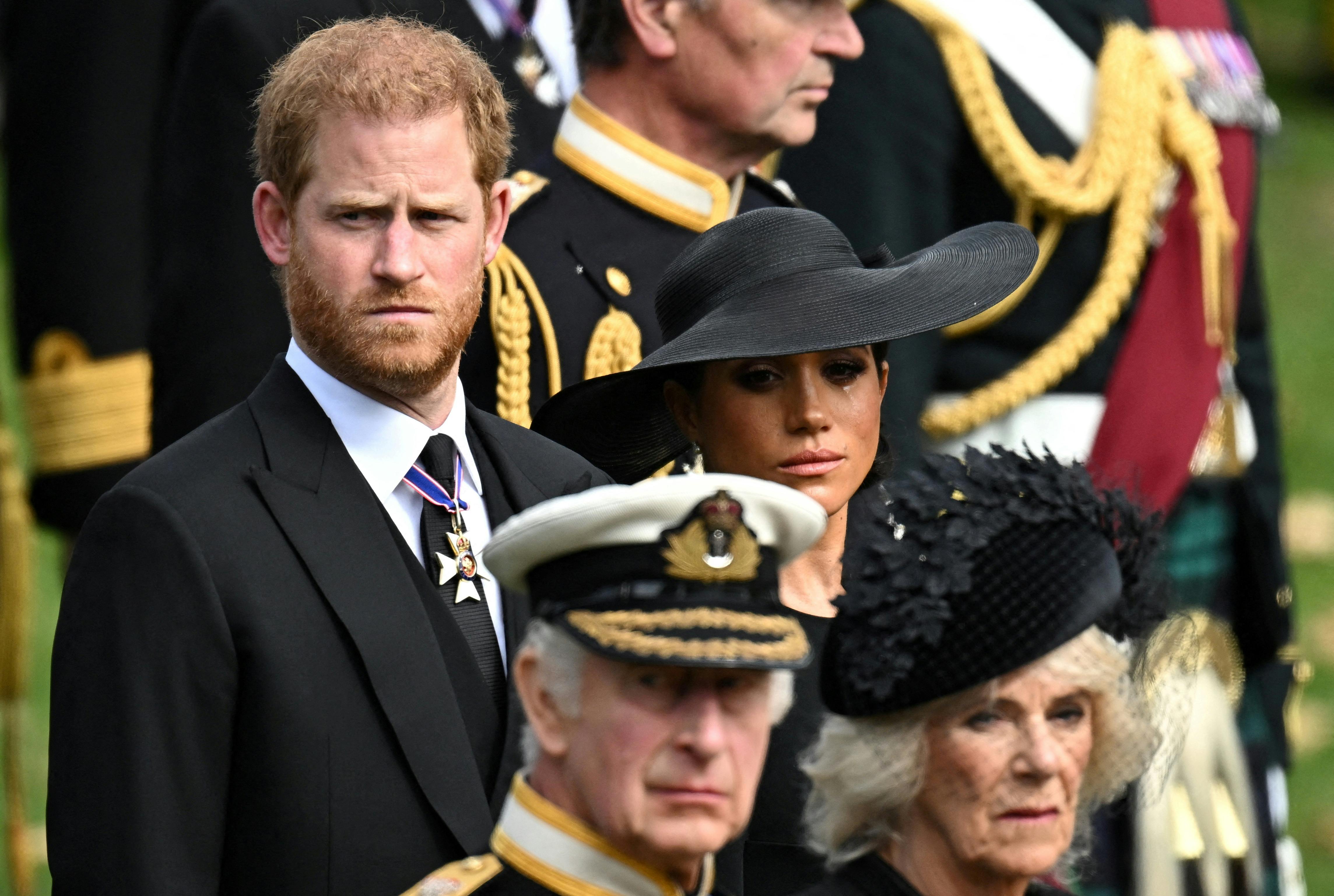Her ses Harry og Meghan til dronning Elizabeths begravelse.&nbsp;
