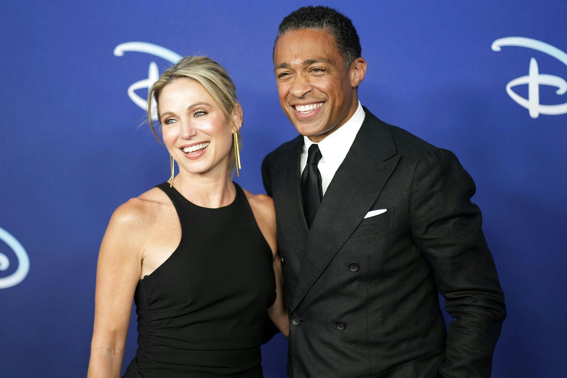 Amy Robach og T. J. Holmes sammen på den røde løber i maj i år.&nbsp;