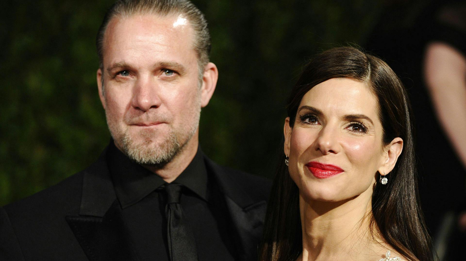 Jesse James var Sandra Bullock utro. Nu beskylder hans nye kone ham for det samme.
