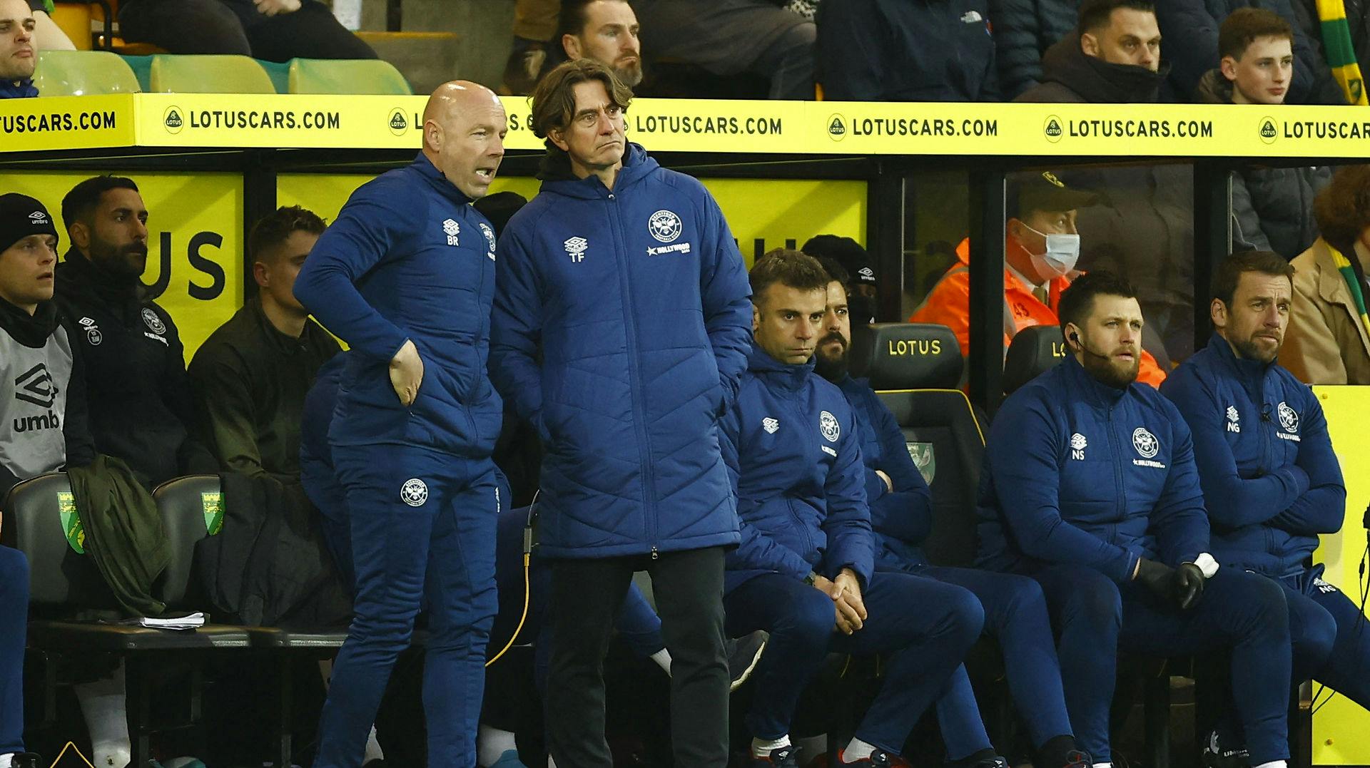 Brian Reimer (tv.) forlader Brentford til fordel for et cheftrænerjob i Anderlecht. Her ses han sammen med Brentfords danske cheftræner Thomas Frank.