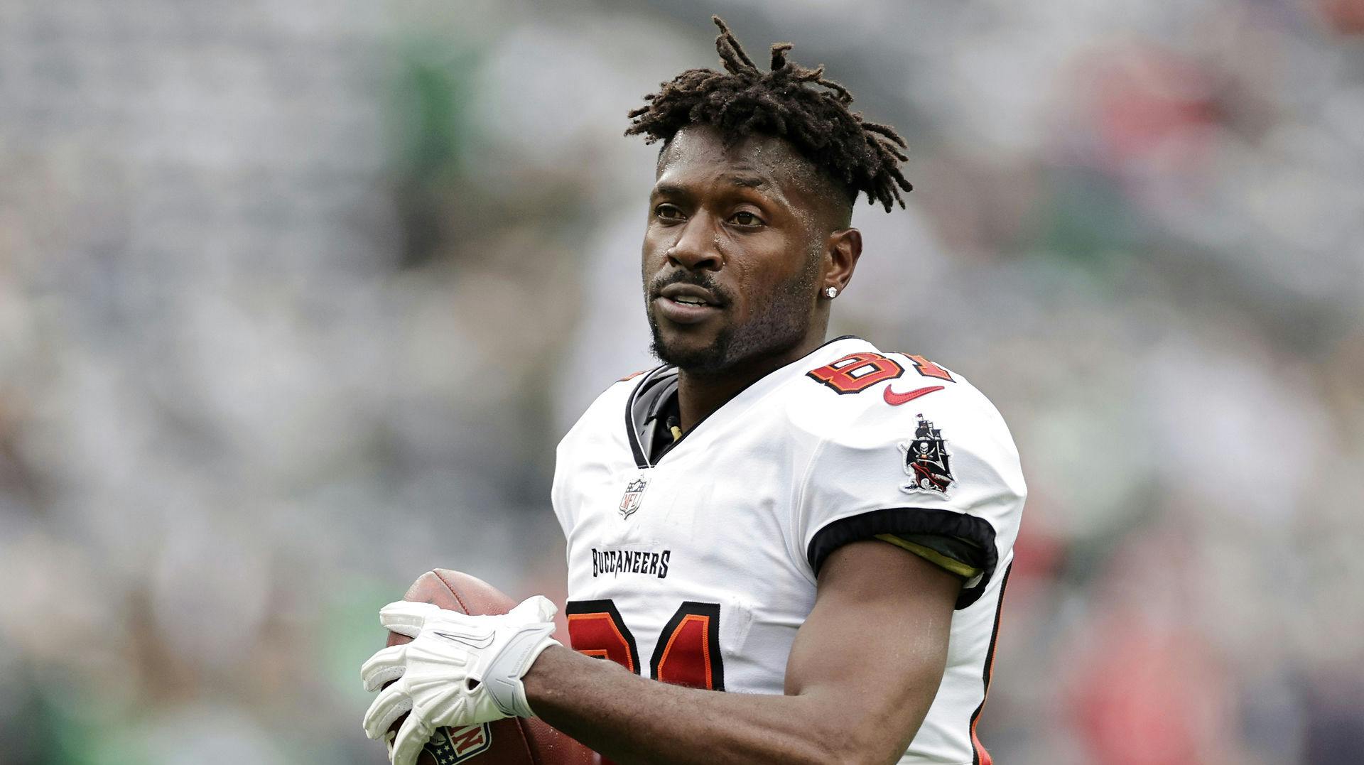 NFL-stjernen Antonio Brown er efterlyst af politiet.