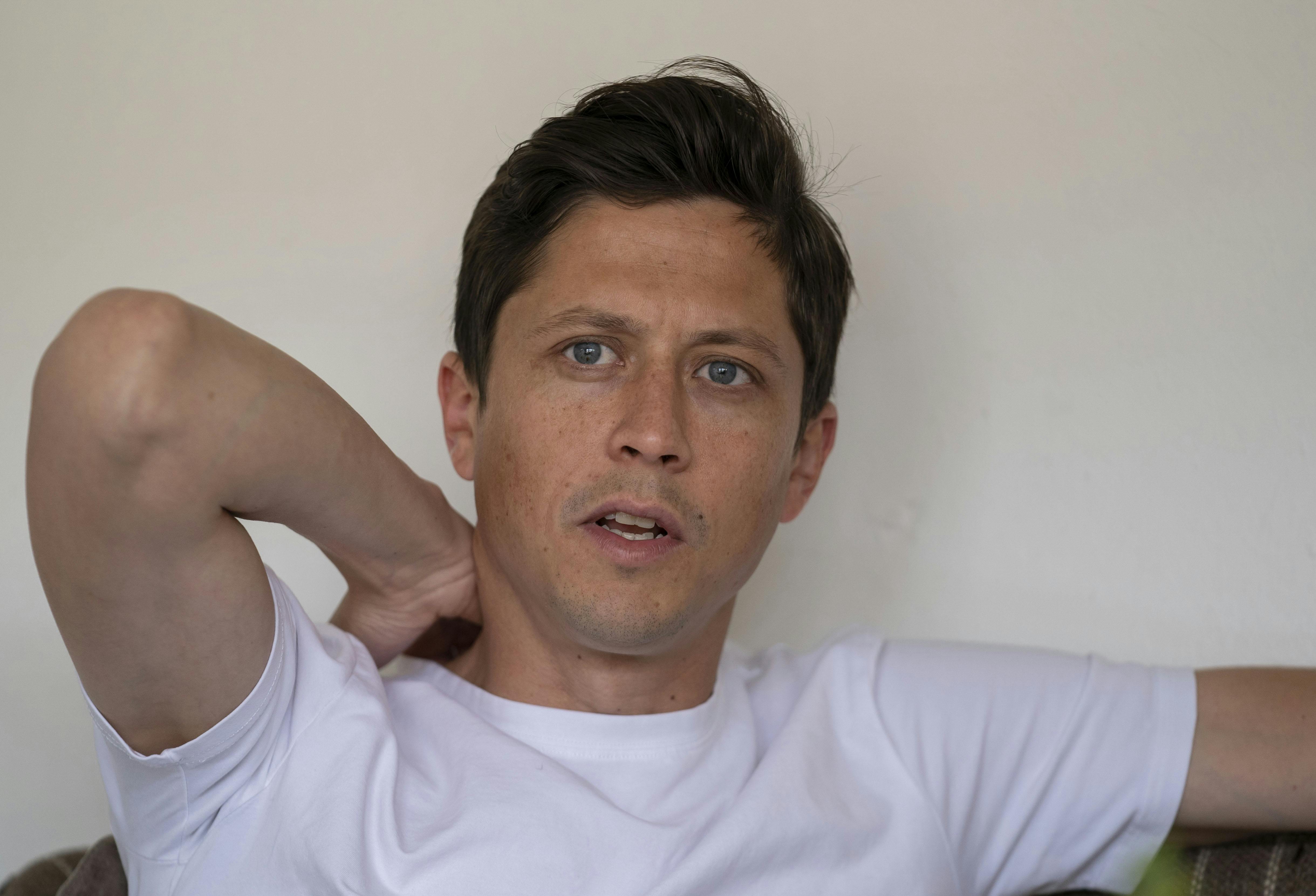 Rasmus Staghøj er blevet hasteindlagt efter en operation.
