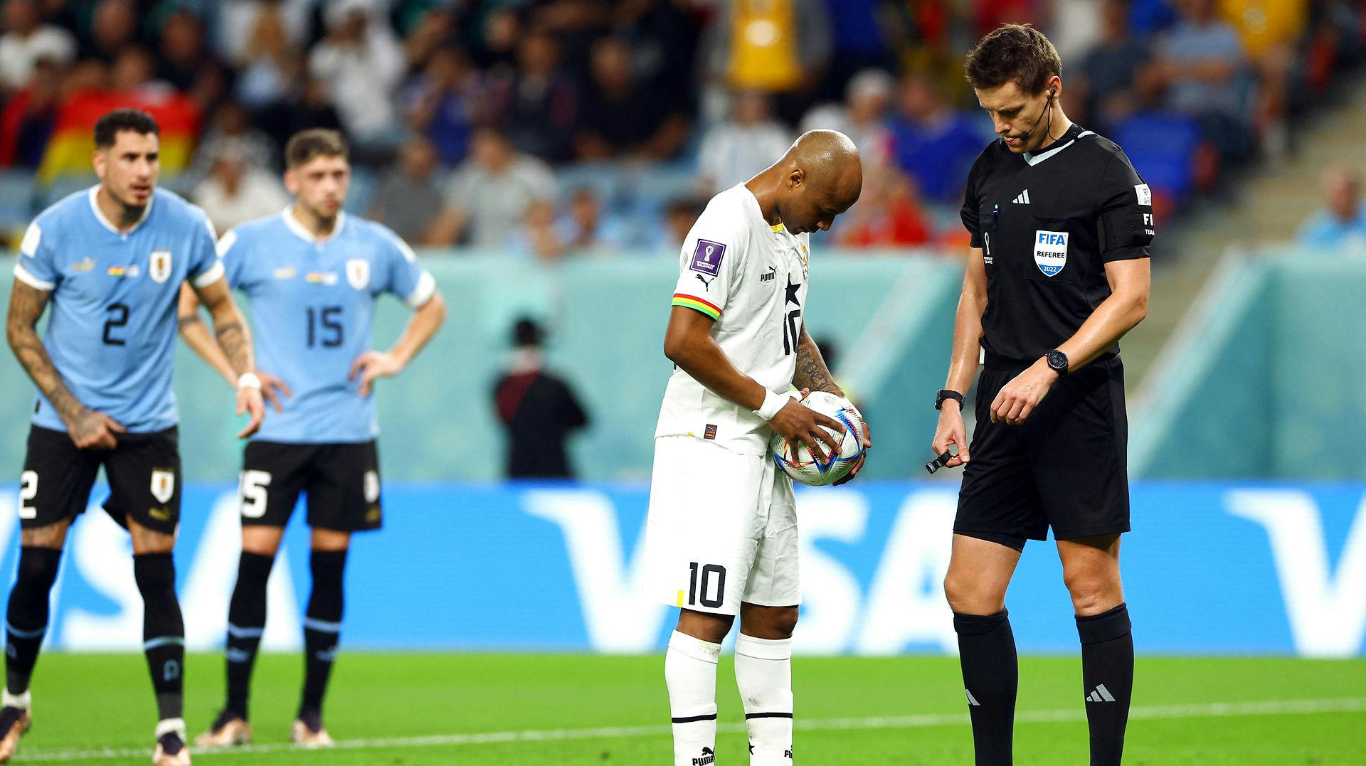 Datteren faldt angiveligt om, da Andre Ayew brændte straffesparket ved VM i Qatar.