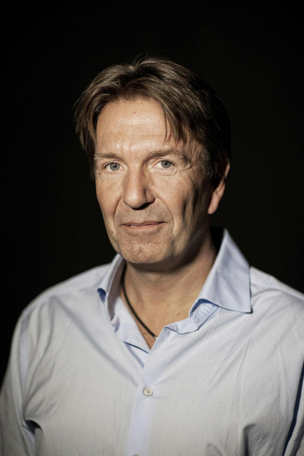 Tv-kendissen Erik Damgaard har mistet sin lillebror.