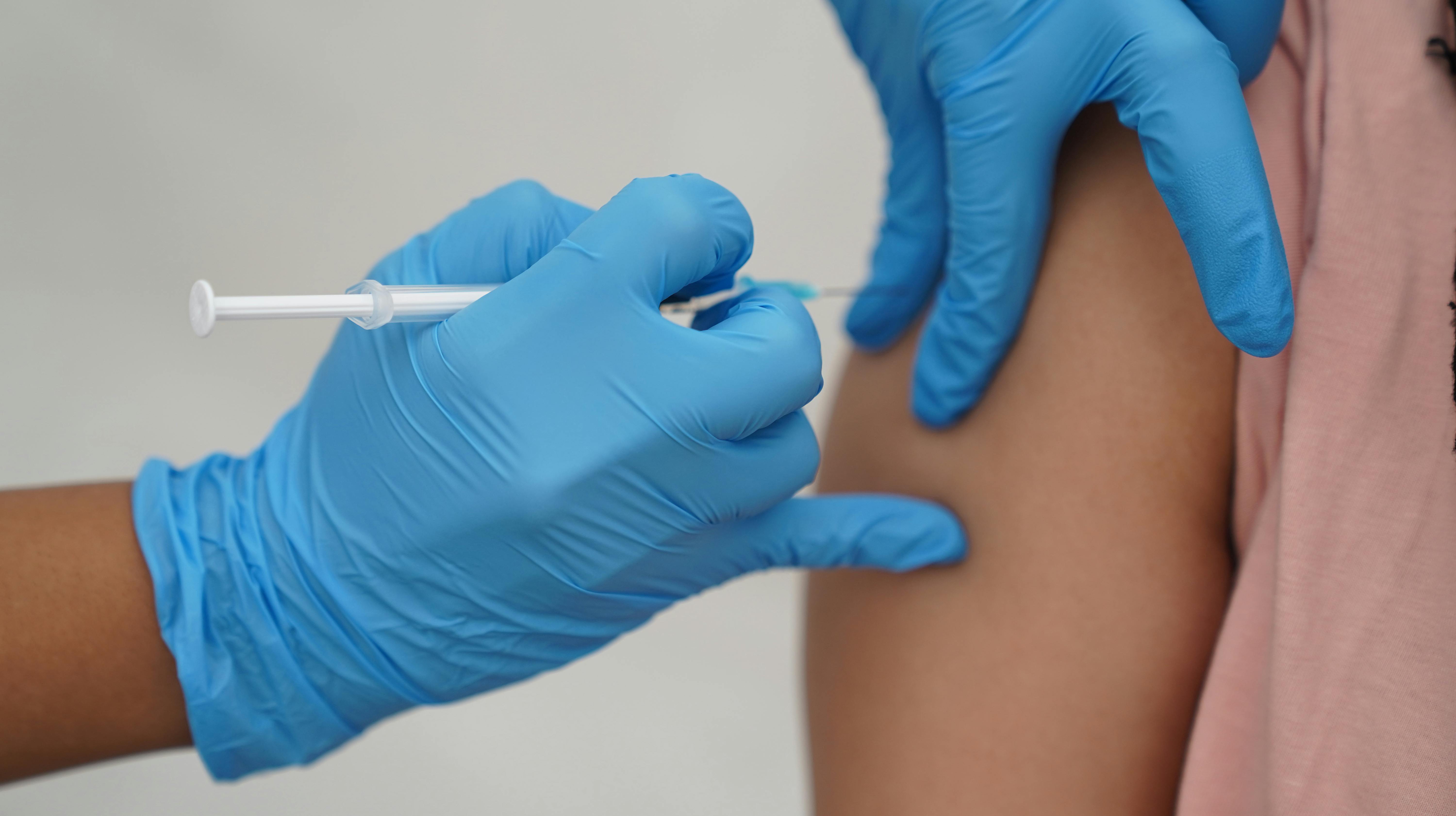 En forældrepar ønsker ikke, at deres hjertesyge barn modtager blod fra bloddonorer, der er vaccinerede. nbsp;