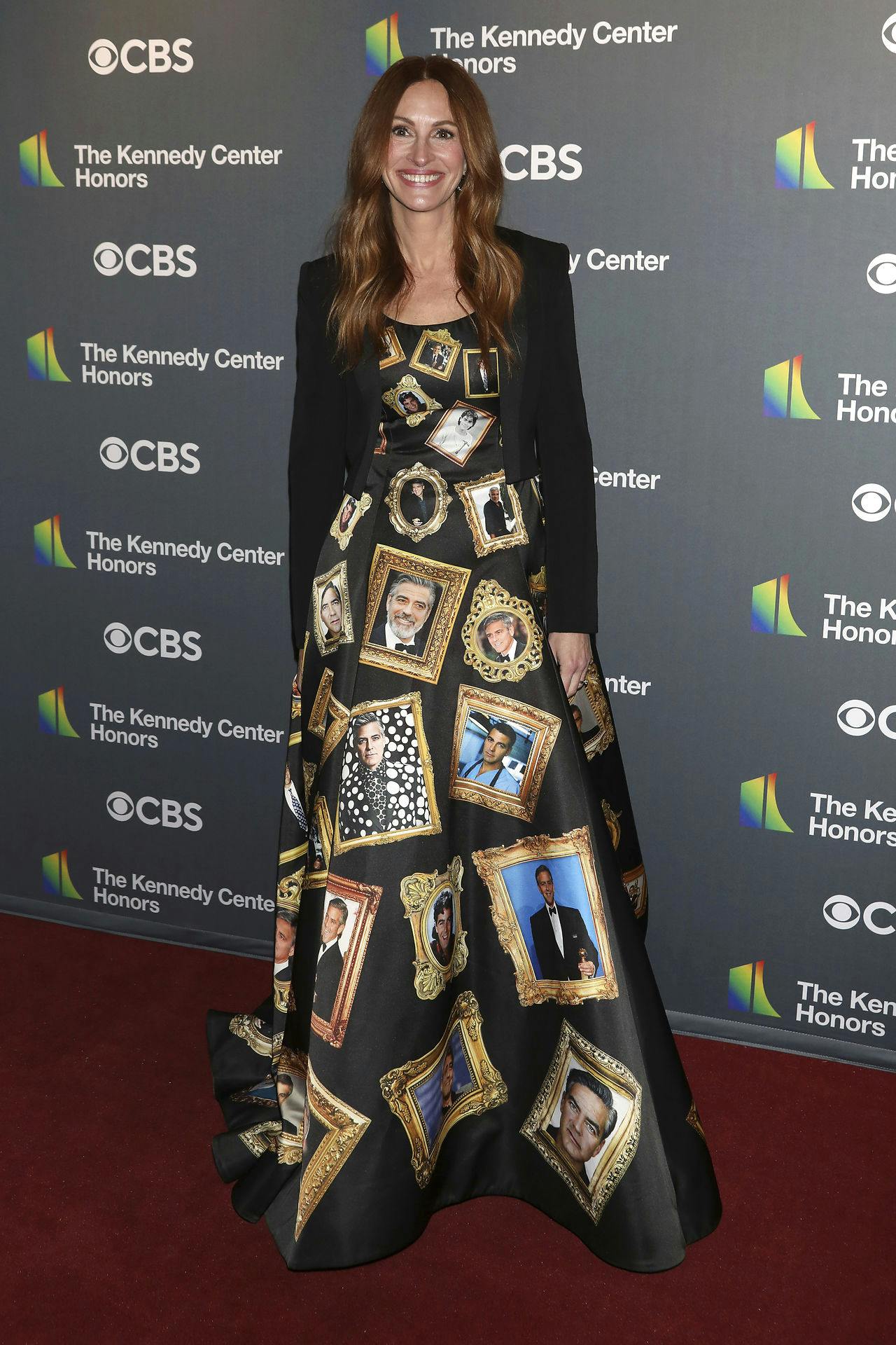 Julia Roberts med George Clooney ud over det hele.