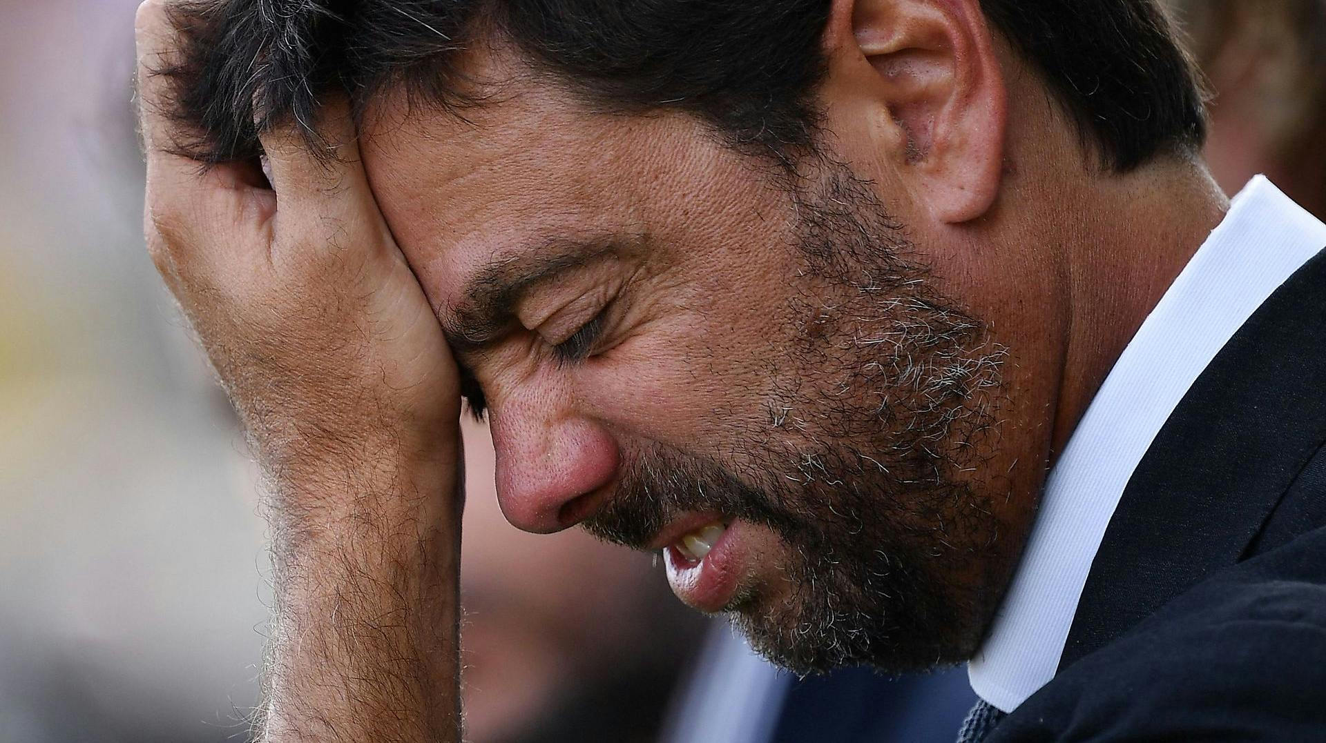 Den nu tidligere Juventus-præsident Andrea Agnelli kan lige se til fra siden, imens klubben bliver efterforsket for fusk. 