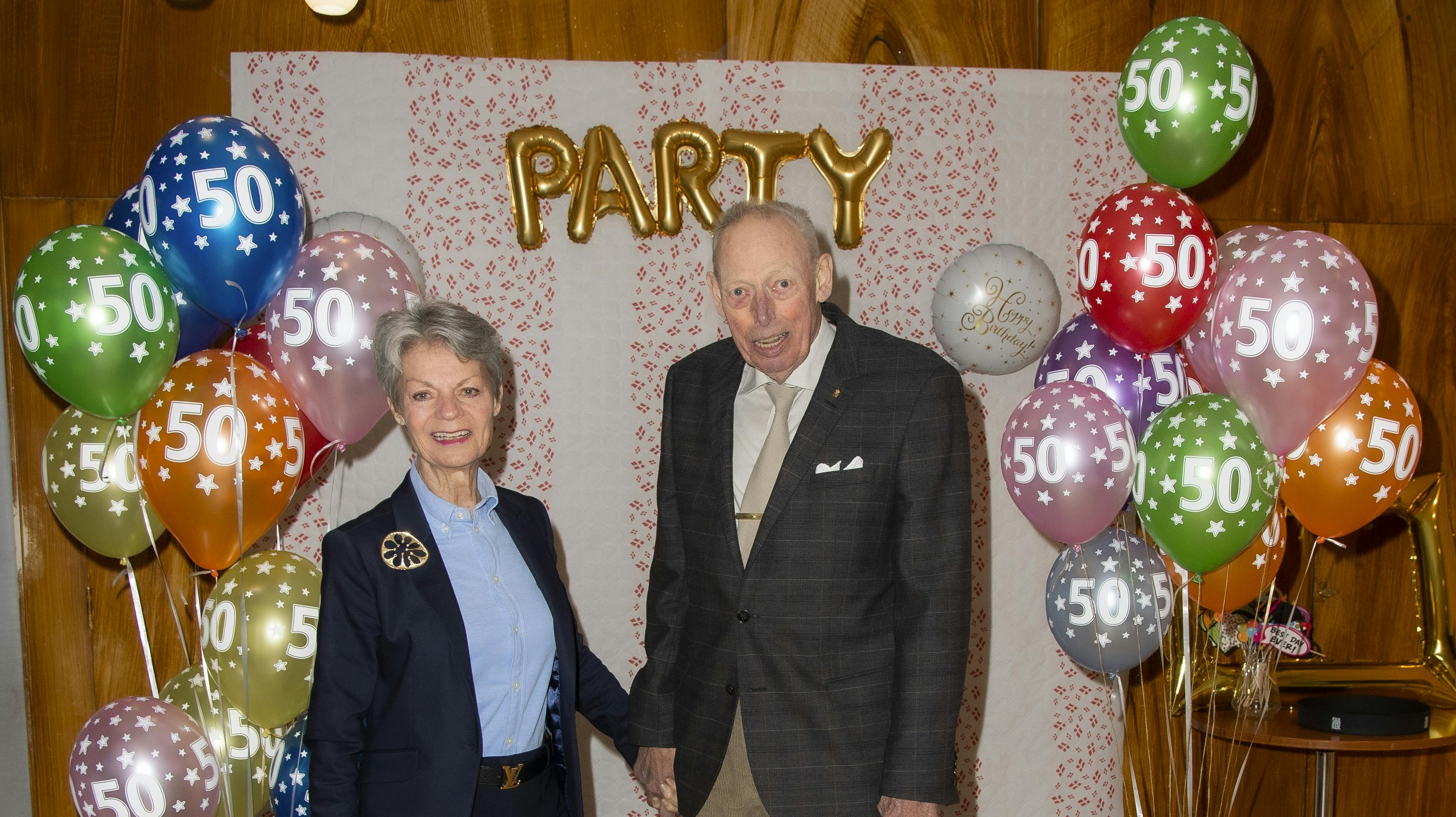Grev Ingolf og grevinde Sussie til Camilla og Josephine af Rosenborgs 50-års fødselsdag.
