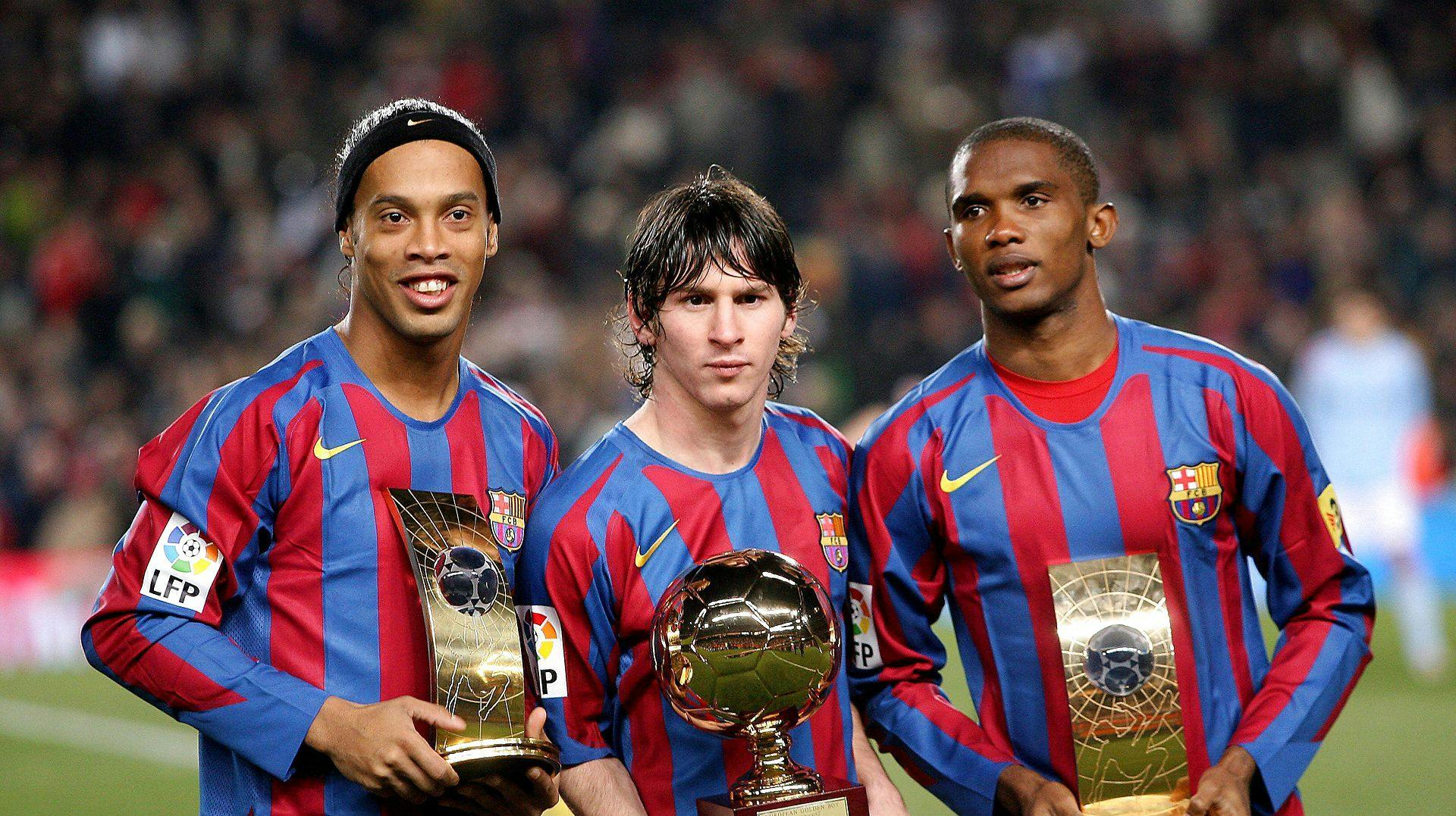 Samuel Eto'o nåede at spille sammen med Ronaldinho (tv.) og Lionel Messi (i midten).