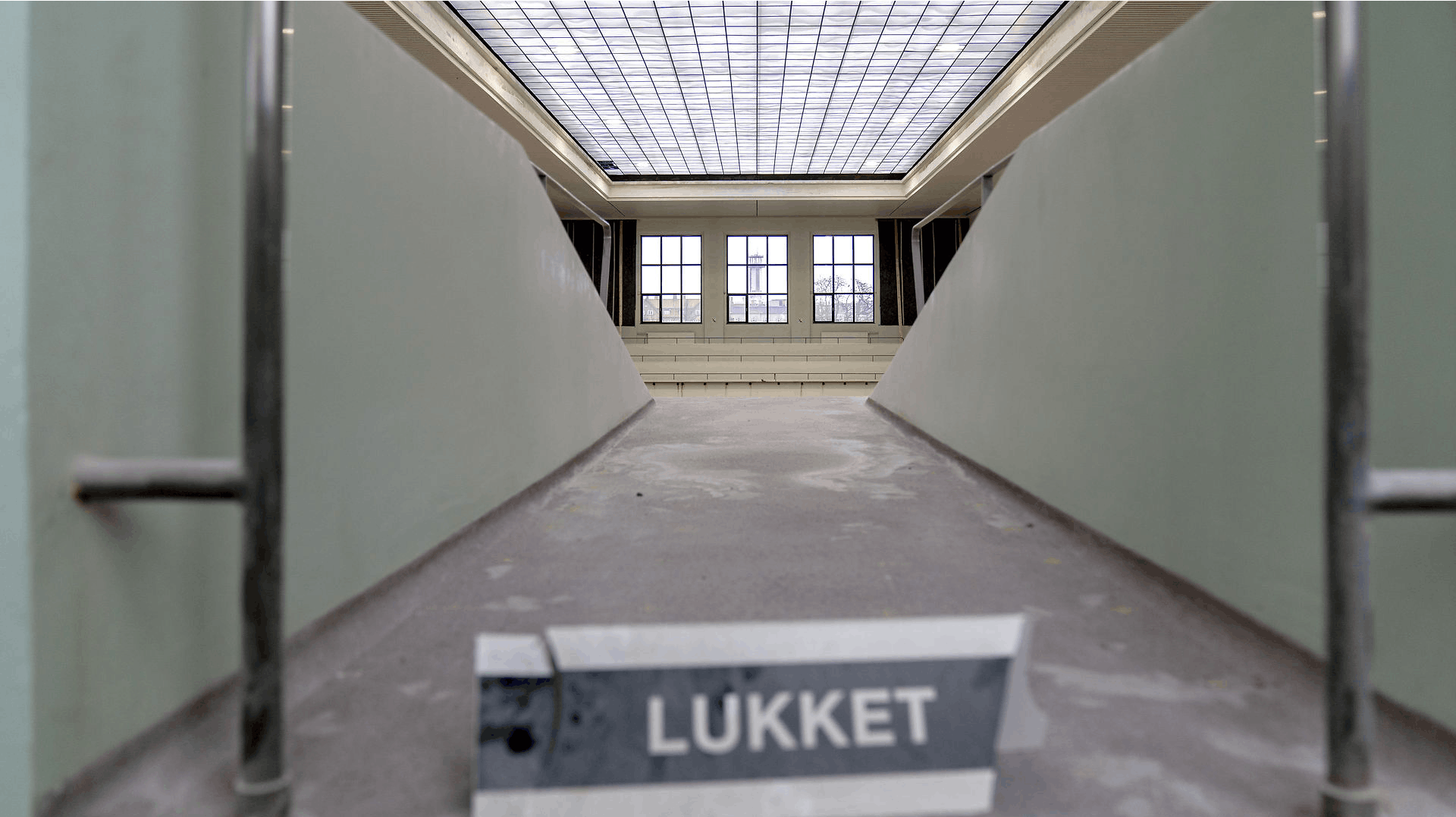 Der er lavvande i kassen i mange kommunale svømmehaller og institutioner landet over, fordi energiregningerne presser økonomien helt i knæ.