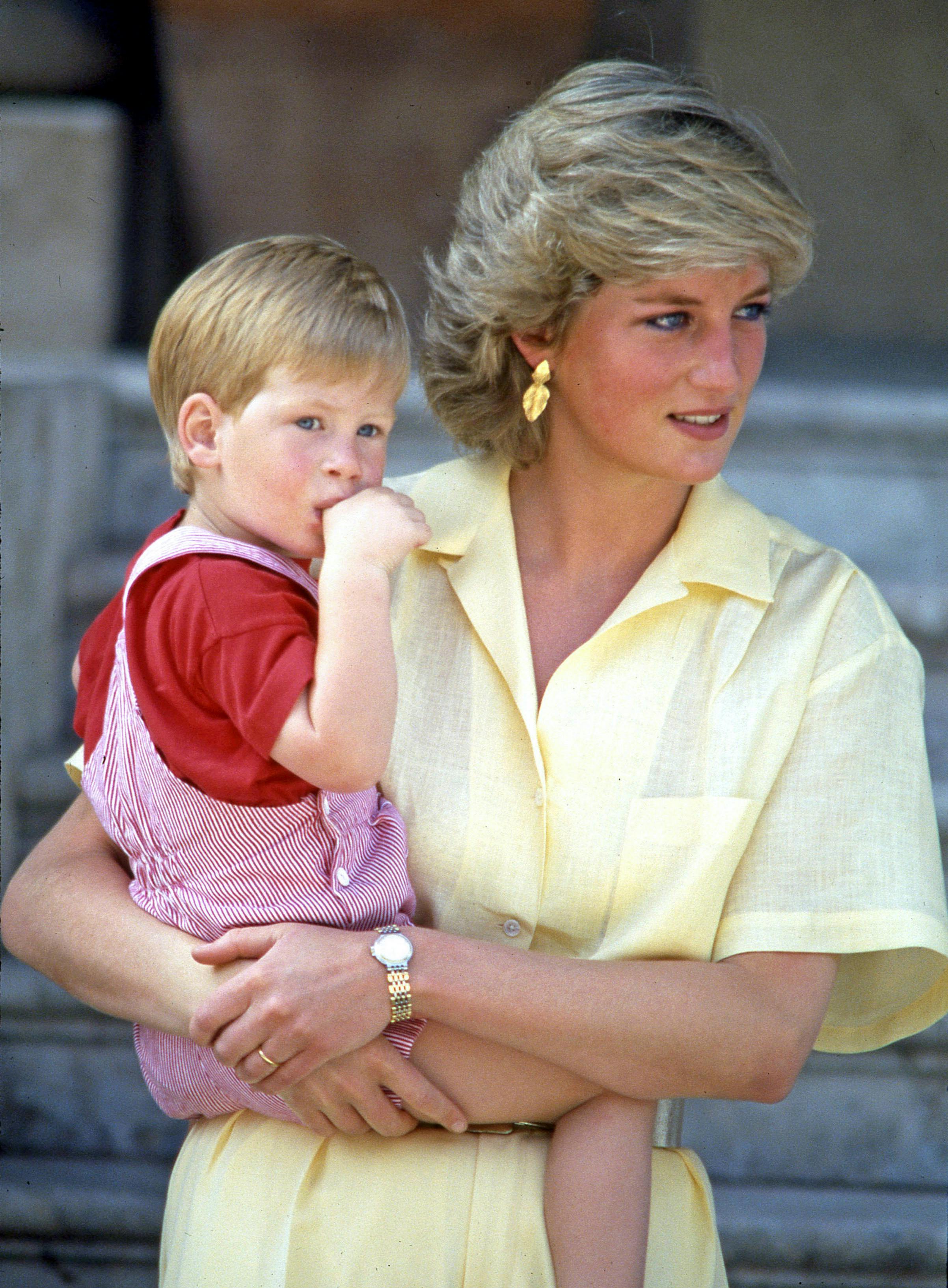 Prinsesse Diana nævnes naturligvis også i flere sammenhænge i dokumentaren. 