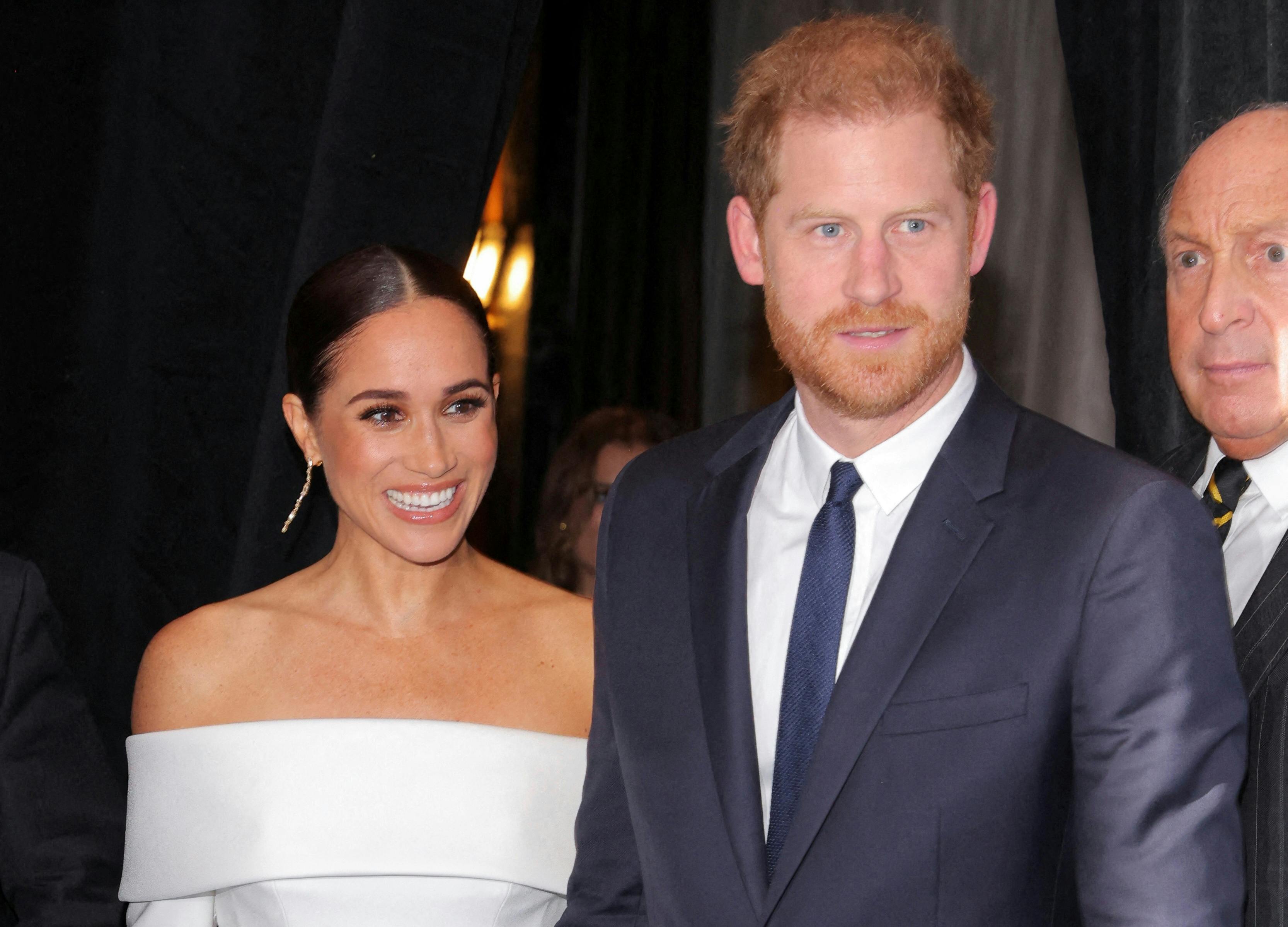 I Netflix-dokumentaren "Harry og Meghan" fortæller parret for første gang i detaljer, hvordan de mødte hinanden.&nbsp;
