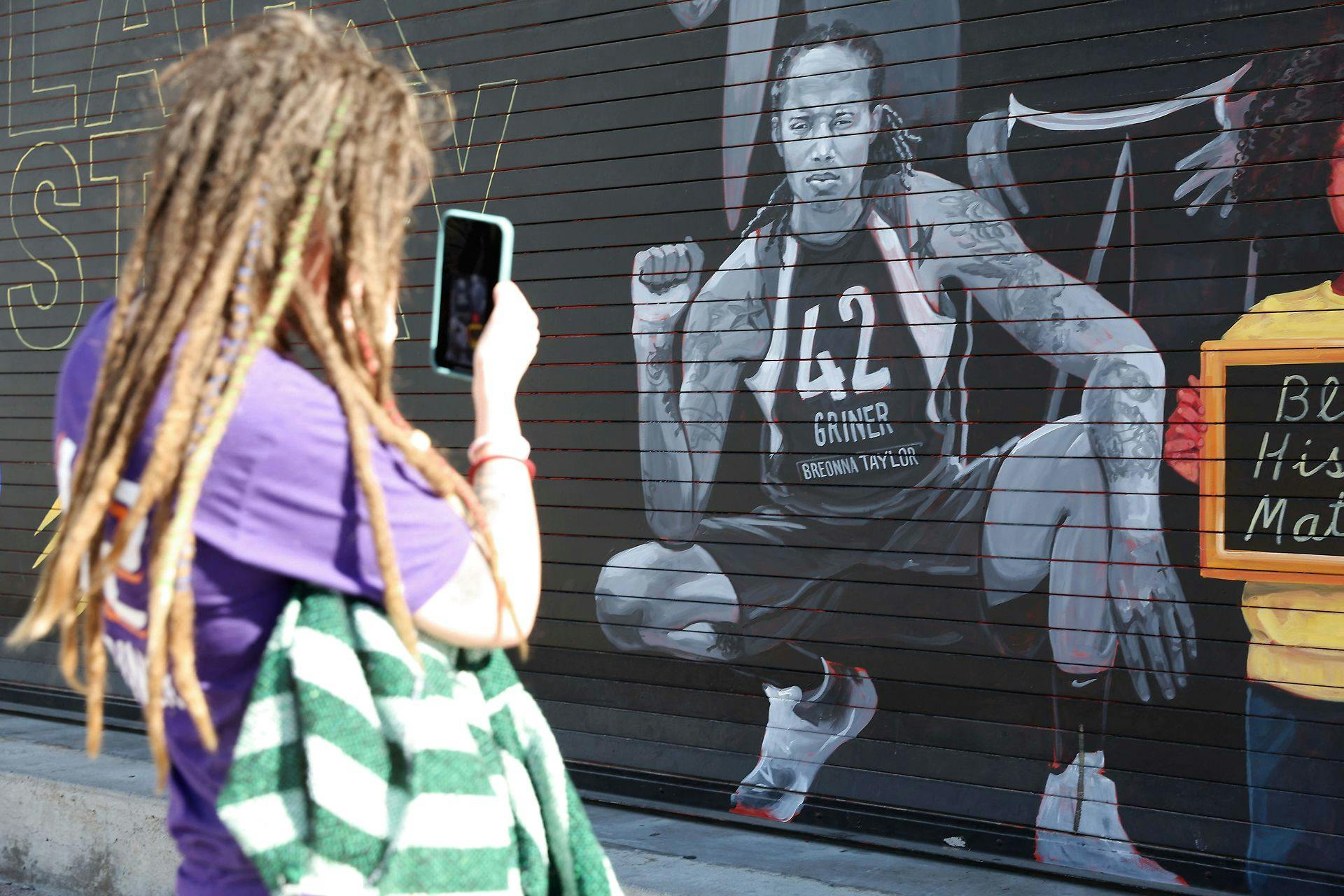 Brittney Griner blev en brik i et storpolitisk spil, da hun rejste til Rusland og blev fængslet i en meget banal sag om stoffer.