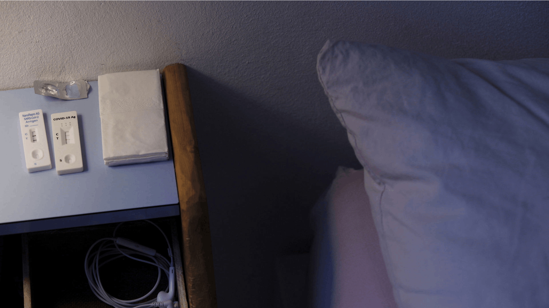 Det er slut med kravet om isolation, hvis du rammes af corona. Det kan gøre flere syge.