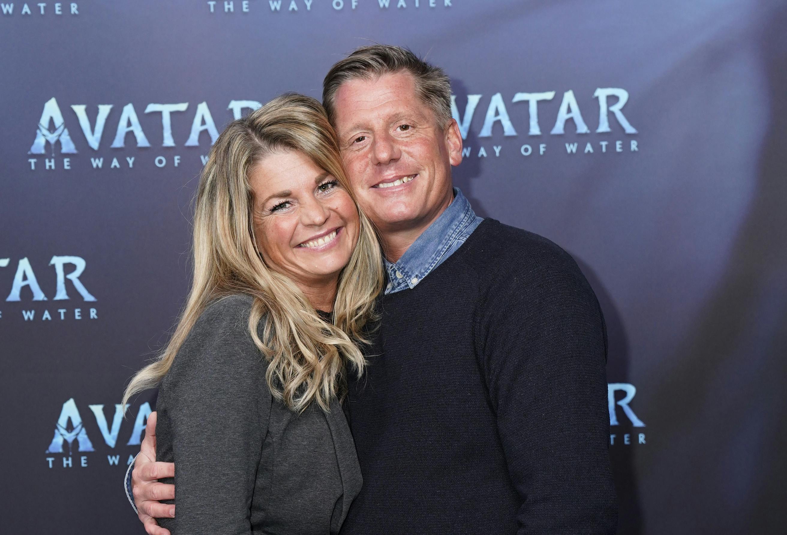 Robert Hansen havde taget kæresten Julie Starris med til "Avatar"-premiere. 