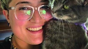 29-årige Monica De Leon blev sidst set lufte sin hund 29. november. Det frygtes at hun er blevet kidnappet, da hun angiveligt skulle være blevet set slæbt ind i en varevogn.