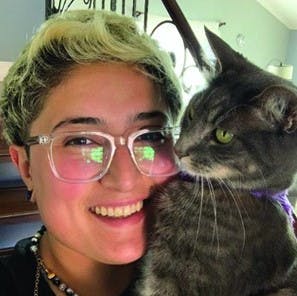 29-årige Monica De Leon blev sidst set lufte sin hund 29. november. Det frygtes at hun er blevet kidnappet, da hun angiveligt skulle være blevet set slæbt ind i en varevogn.