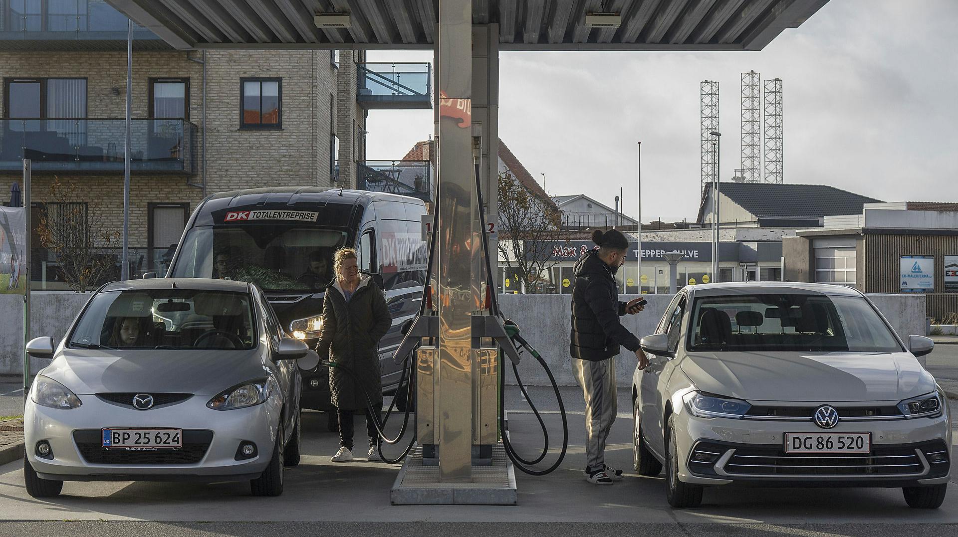 Det gælder både tyverier fra personbiler og lastbiler. 