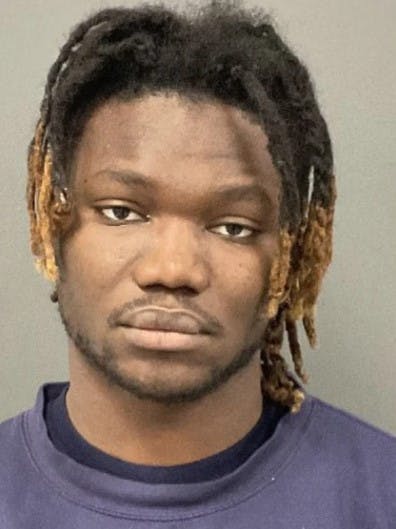 James Kollie Jr. beskyldes for at have slået sin mor ihjel med en skarp tilstand. For nuværende sidder han fængslet, sigtet for drab.