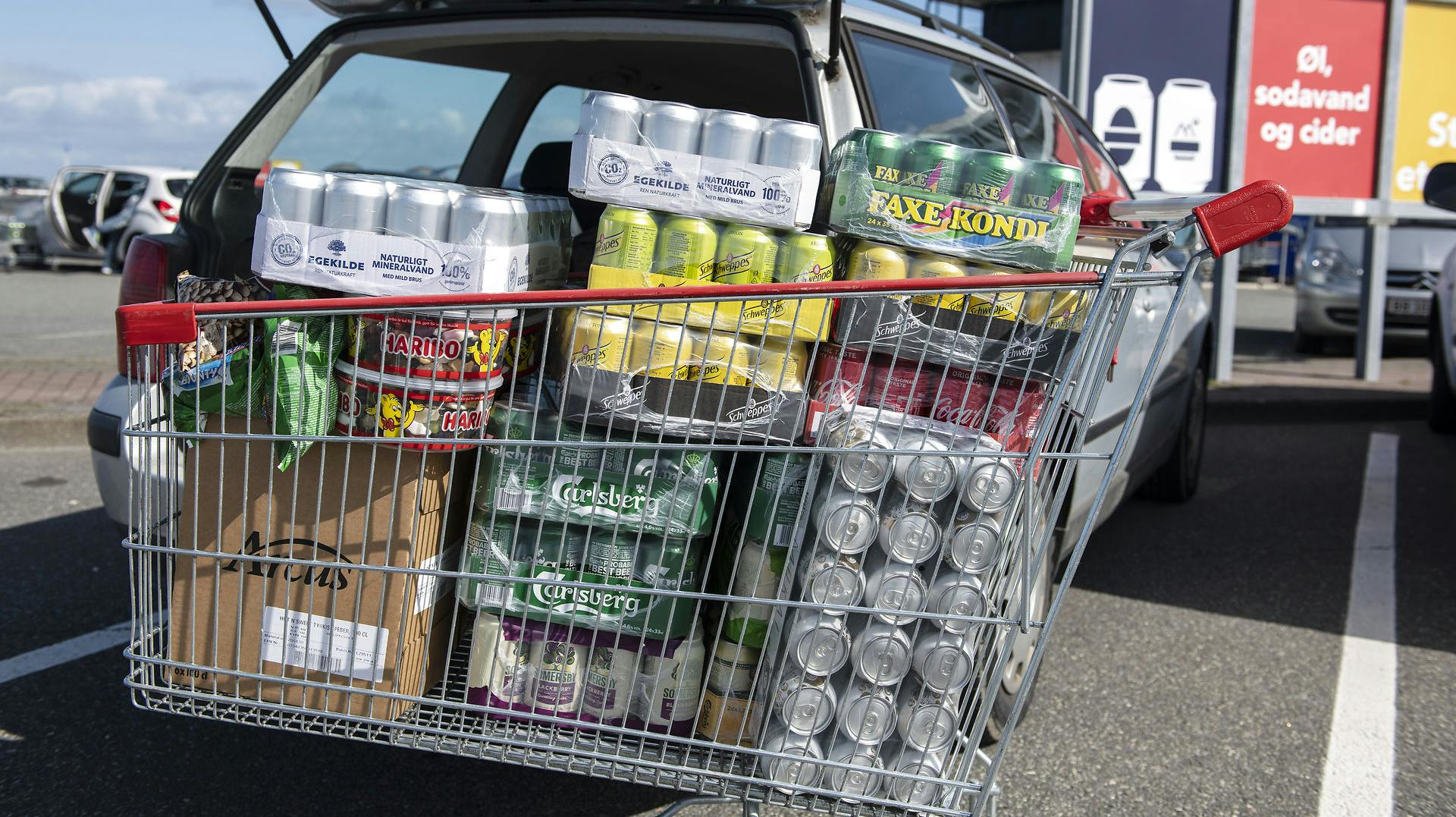 Indtil videre er det alene ved smutture til Tyskland, at danskere på kontanthjælp igen kan hente billig øl, sodavand, cider, spiritus og slik uden at blive økonomisk straffet for det.