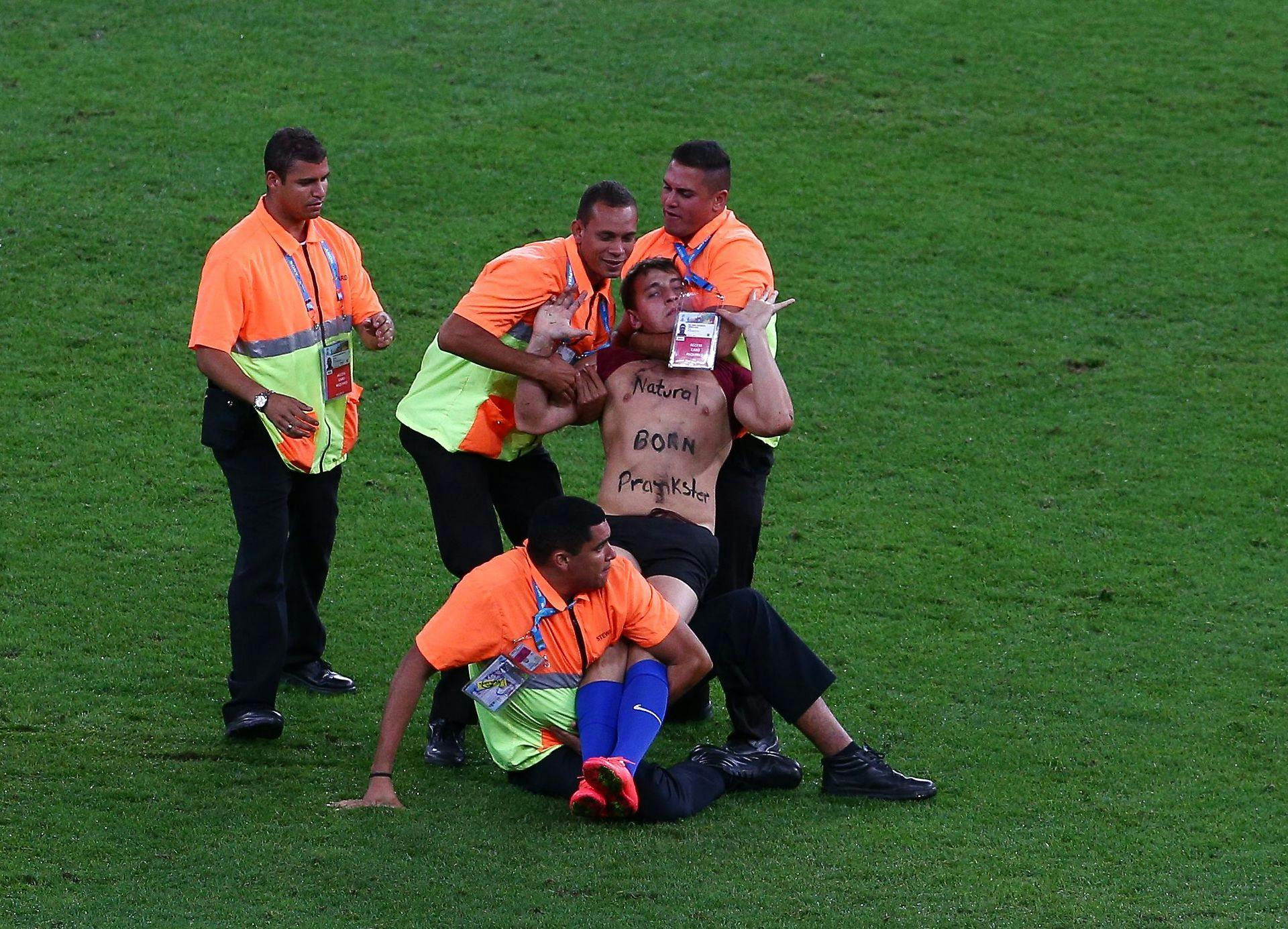 Sådan så det ud under VM i 2014, da Vitaly - helt som i går - afbrød en kamp, hvor Argentina var det ene af holdene.