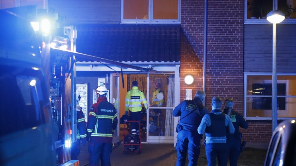 Manden blev genoplivet, men døde senere på sygehuset.