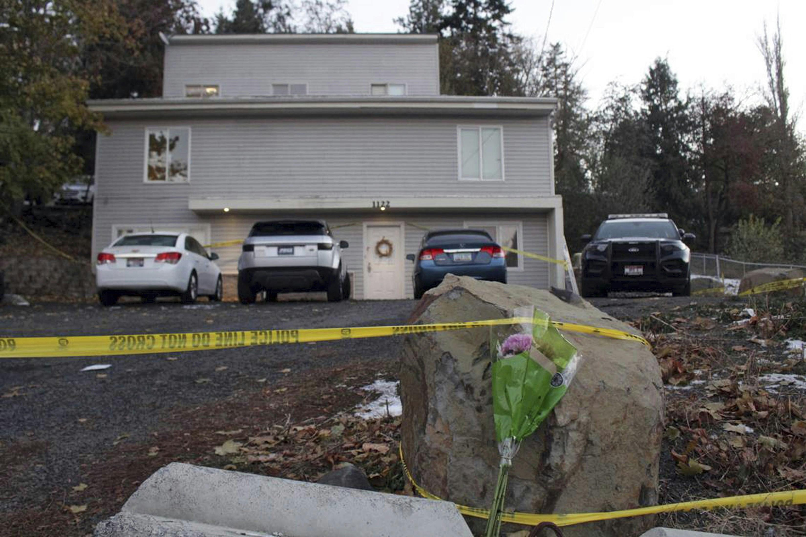 Huset på 1122 King Road er i tre etager. Morderen slog ihjel på de to øverste, mens han efterlod den nederste – hvor to kvinder sov – urørt. De to kvinder slap uskadte og hørte tilsyneladende ikke mordene.