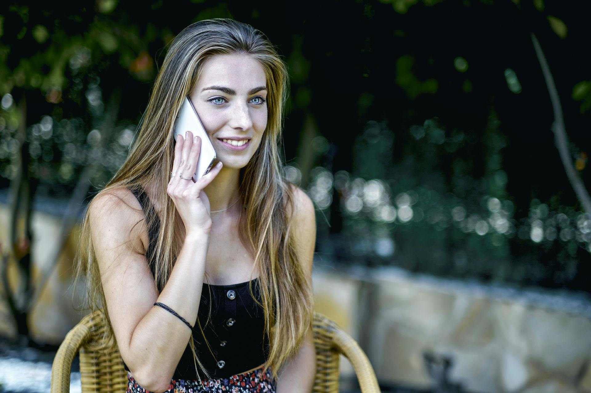 Hvor ofte "bør" man tale med sine forældre? Ifølge en amerikansk kvinde er det hver dag. 