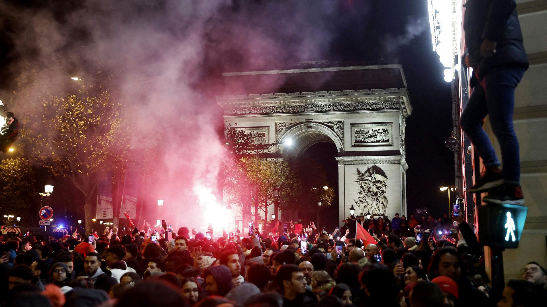 Stemningen blandt marokkanske fans rundt omkring i verdenen var euforisk efter kvartfinale-sejren mod Portugal. 