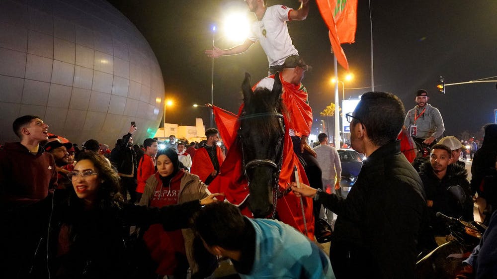 Glæden var stor i den marokkanske by Casablanca, da det lørdag stod klart, at Marokko var kvalificeret til semifinalen ved VM.