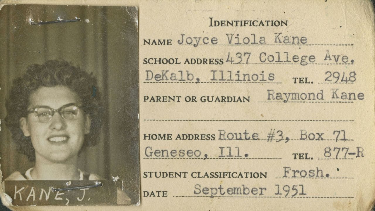 Joyce begyndte at studere i 1951.
