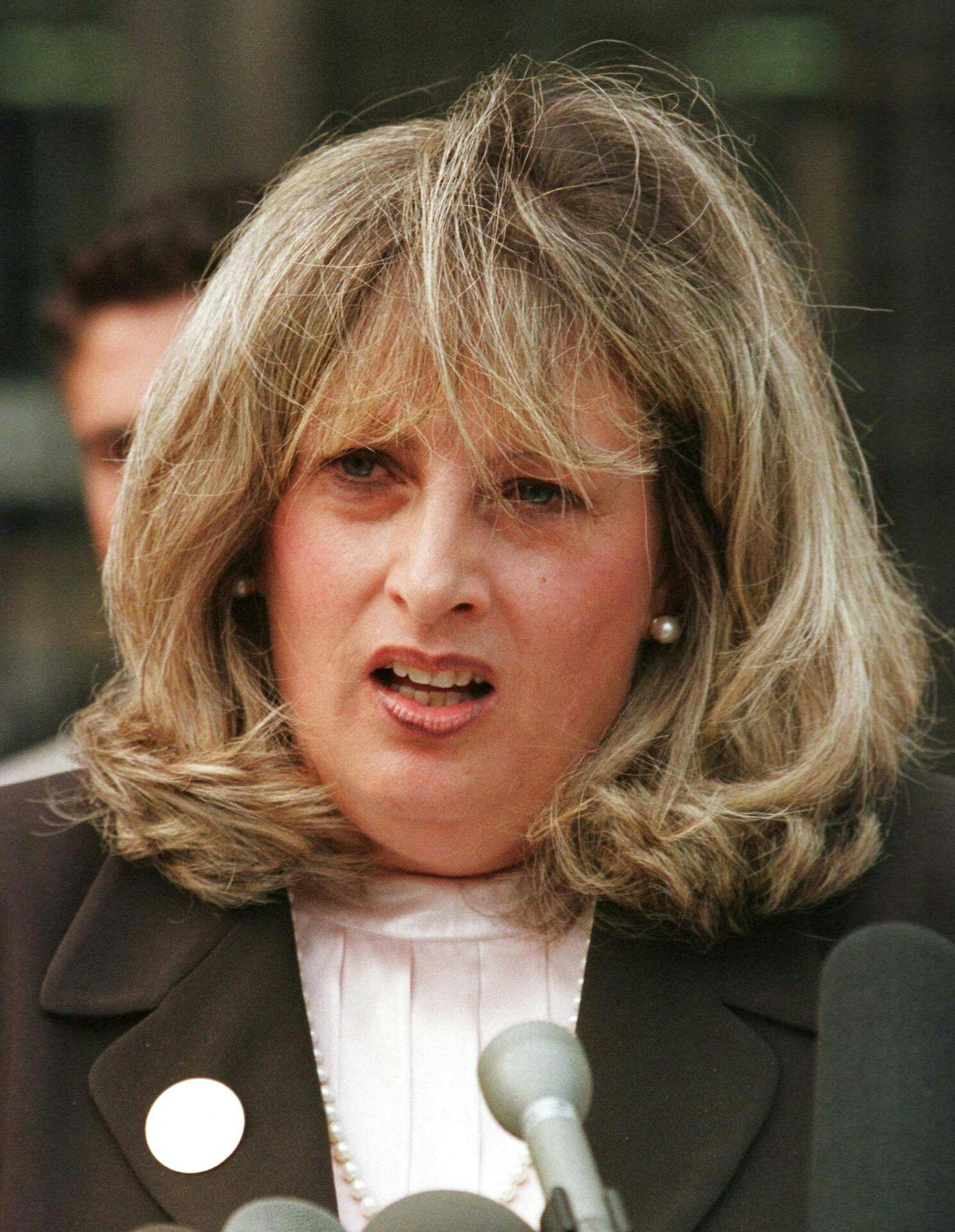 Linda Tripp, veninden som Monica Lewinsky betroede sig til.