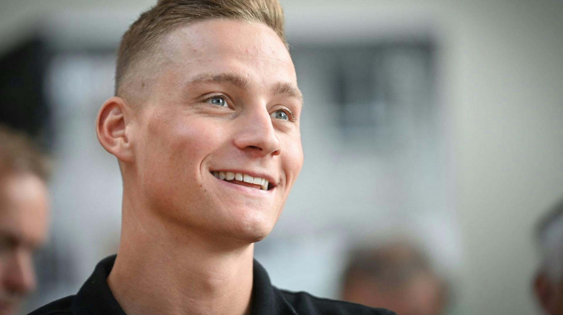 Mathieu van der Poel kan ånde lettet op. Han slipper nemlig for at betale en bøde efter hotelballaden ved VM i Australien.