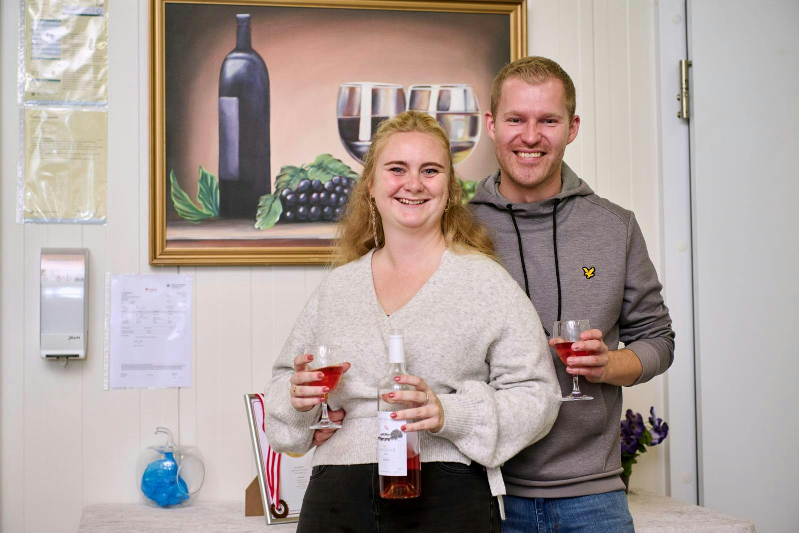 Nicoline faldt for vinbonden Claus.