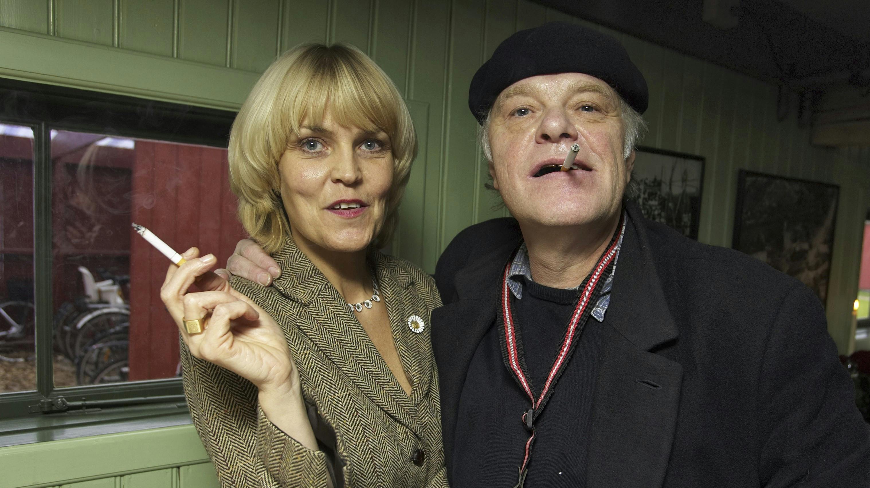 Liselotte Kløvborg og Kim Larsen fotograferet i 2004 - tre år efter de sagde ja til hinanden i Valgmenighedskirken i Kerteminde. 