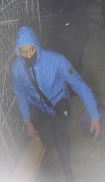 Politiet mistænker denne mand for at stå bag et hjemmerøveri begået i Brønshøj 17. november.