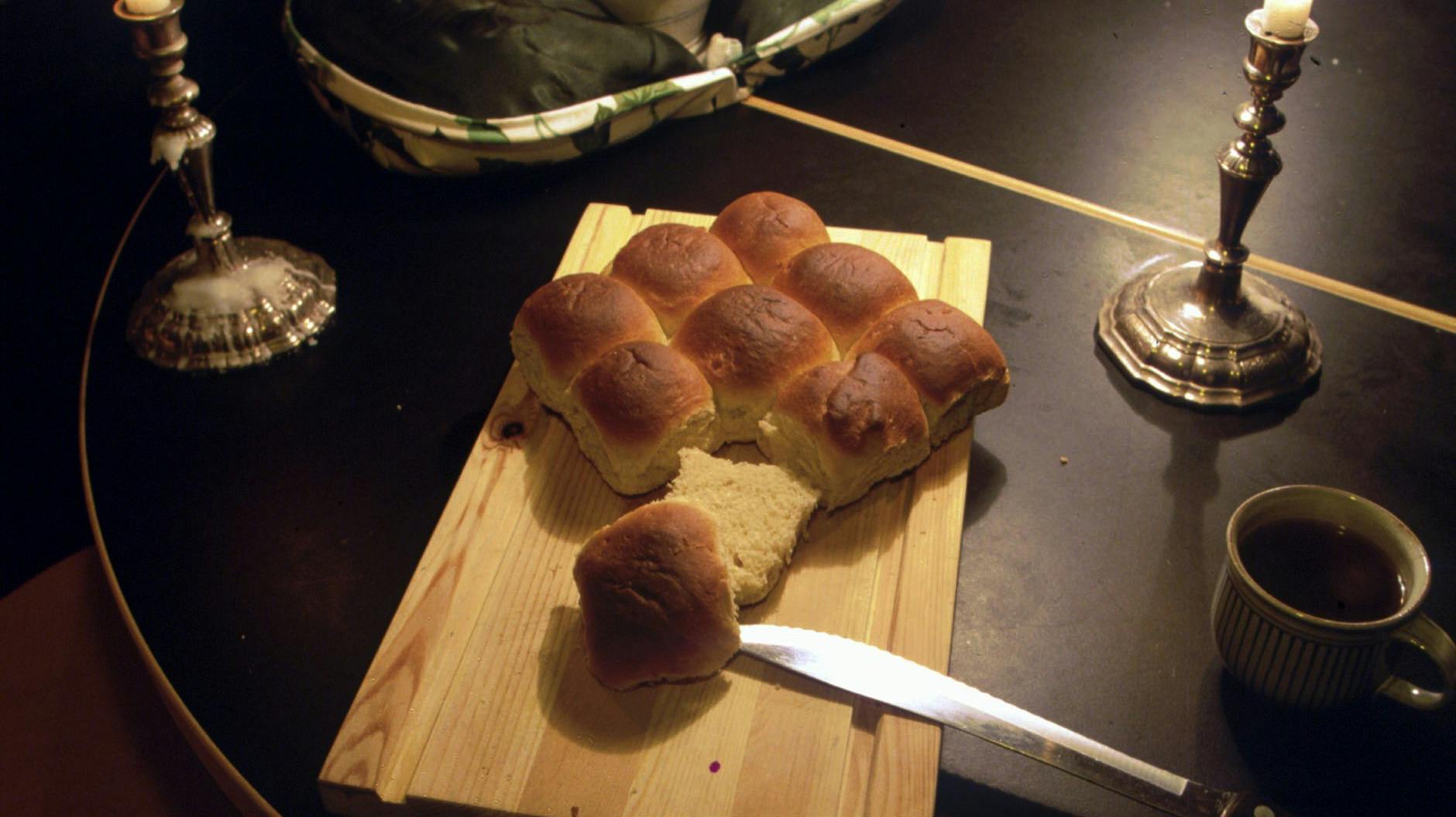 Det er en tradition, at danskerne spiser varme hveder omkring St. Bededag. nbsp;