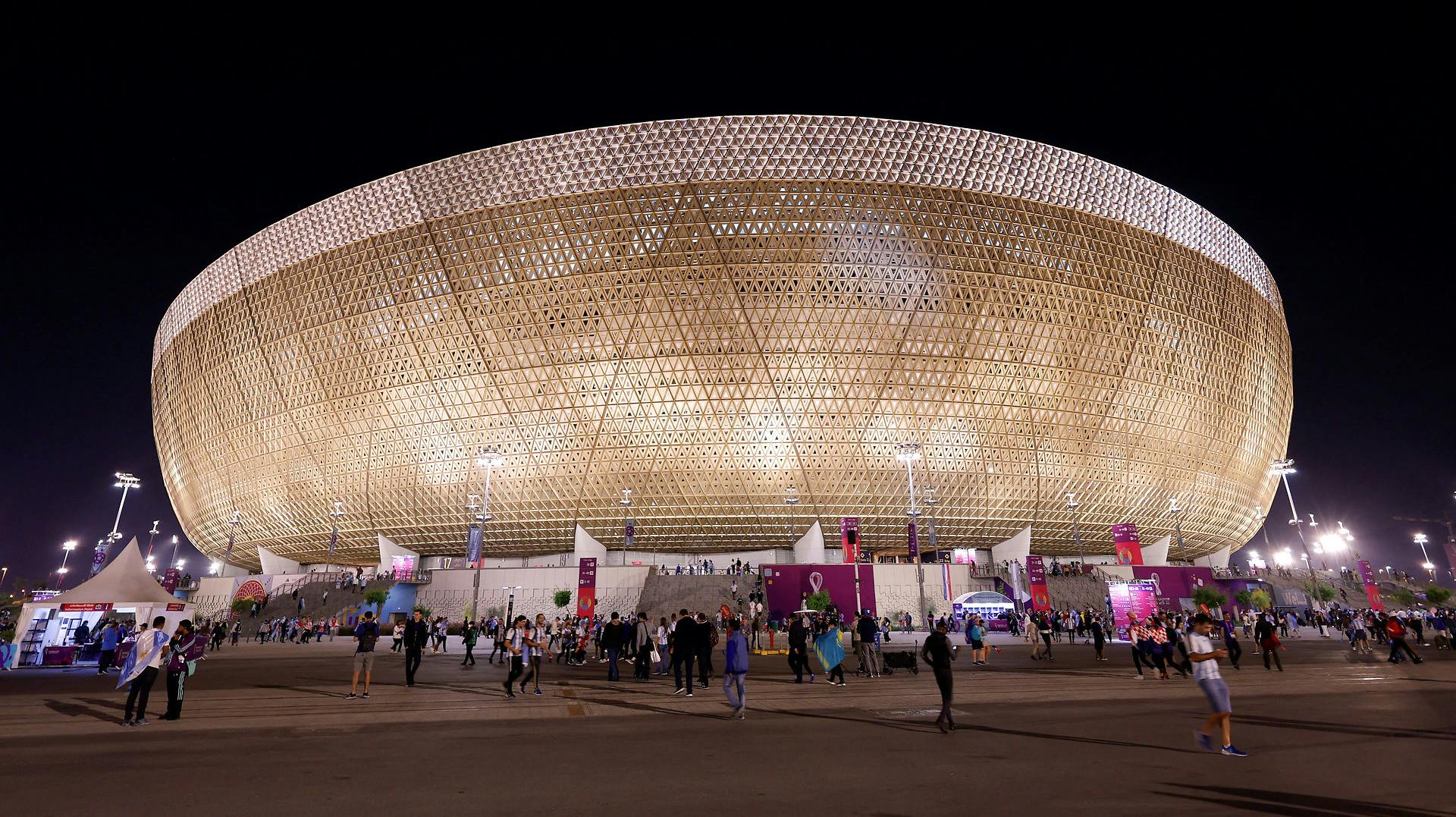Efter dage på hospitalet er en sikkerhedsvagt død, efter at han faldt på Lusail Stadium.