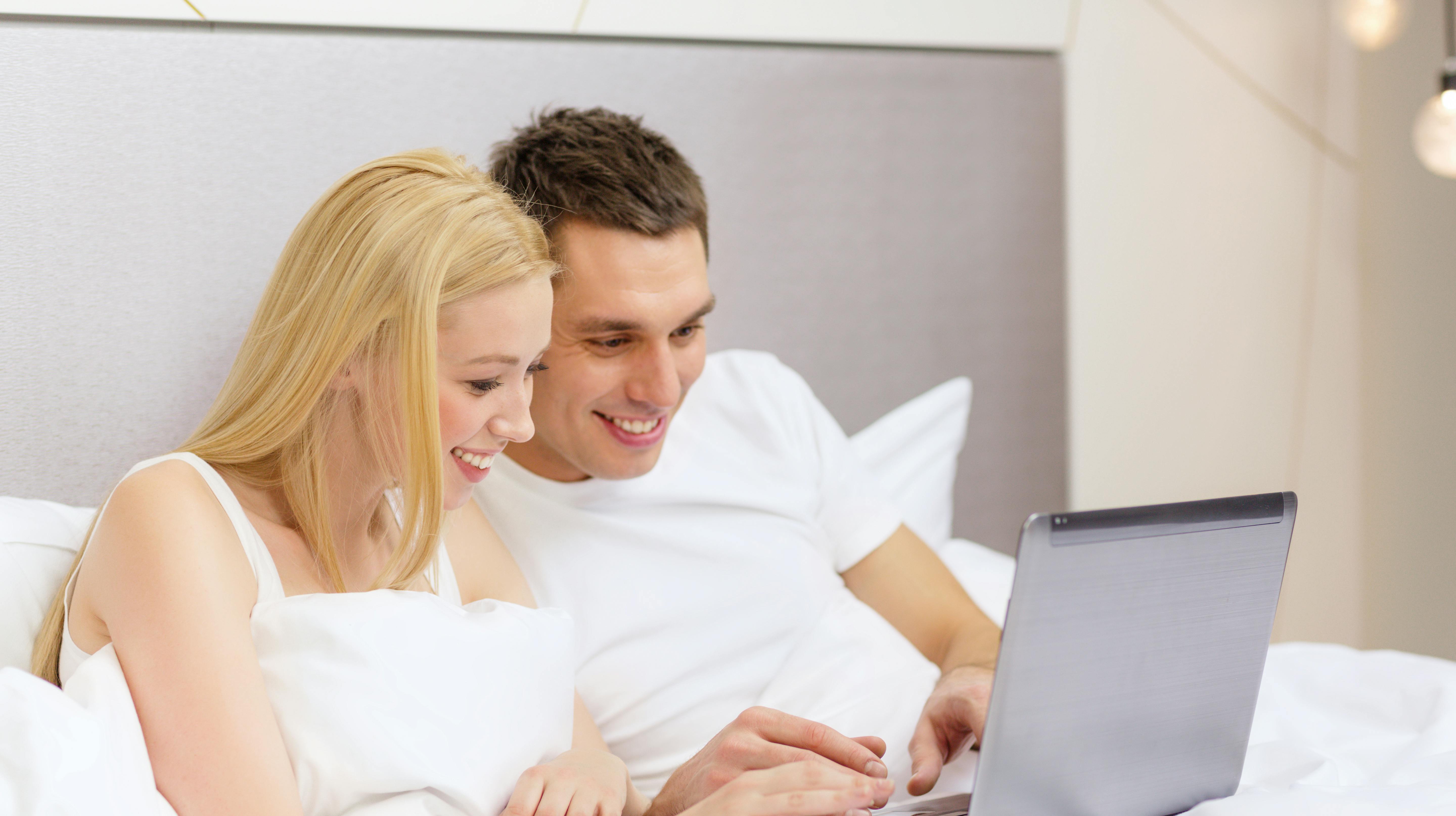 Nogle par ser porno sammen, men for de fleste er det en solooplevelse.