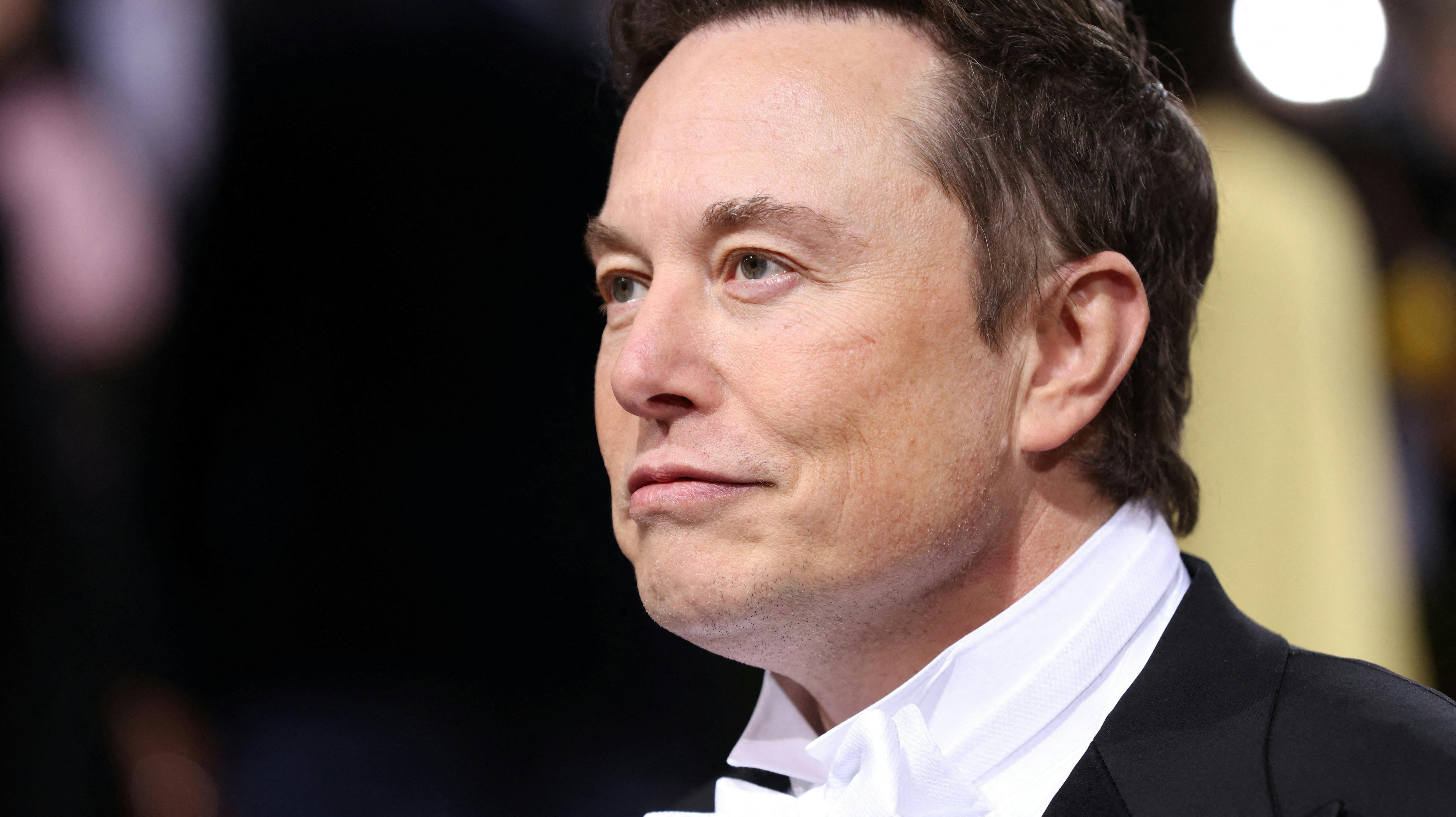 Ifølge BBC har Musk det seneste år solgt Tesla-aktier til en værdi af næsten 40 milliarder dollar - svarende til over 275 milliarder kroner