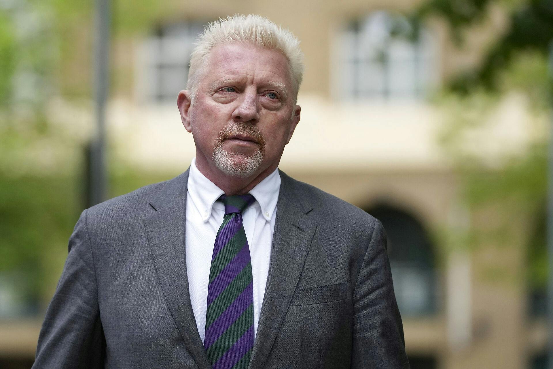 Den tidligere tyske tennisstjerne Boris Becker er blevet løsladt fra et britisk fængsel.